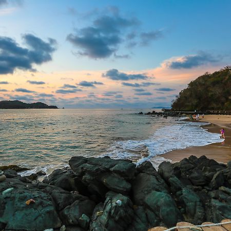 Azul Ixtapa Grand All Inclusive Suites - Spa & Convention Center Εξωτερικό φωτογραφία Sunset at the beach