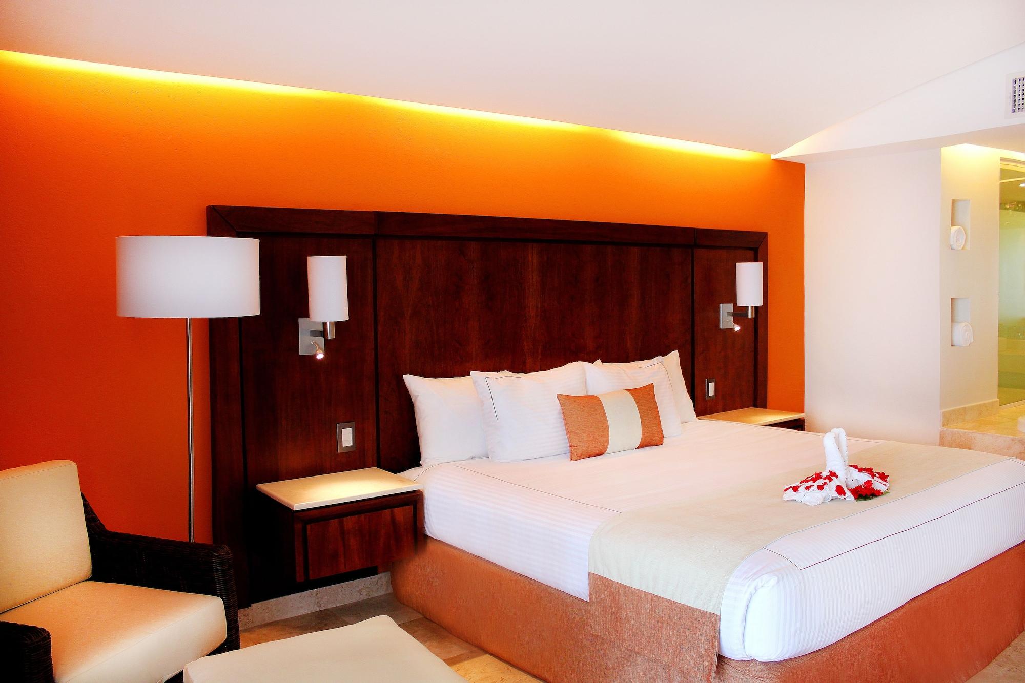 Azul Ixtapa Grand All Inclusive Suites - Spa & Convention Center Εξωτερικό φωτογραφία A room at the hotel