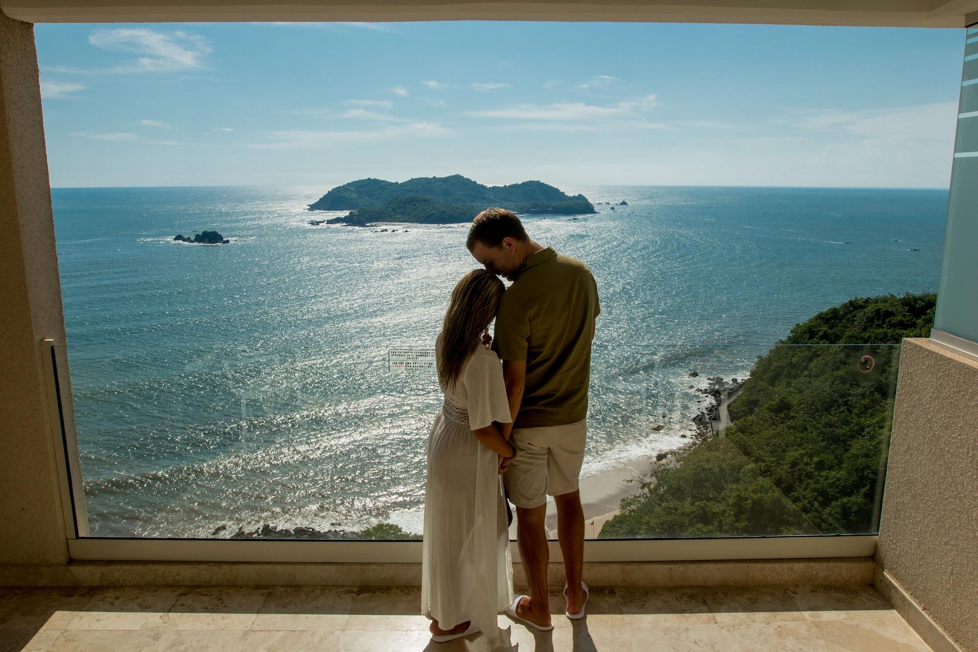 Azul Ixtapa Grand All Inclusive Suites - Spa & Convention Center Εξωτερικό φωτογραφία View of the ocean from a hotel in Acapulco, Mexico