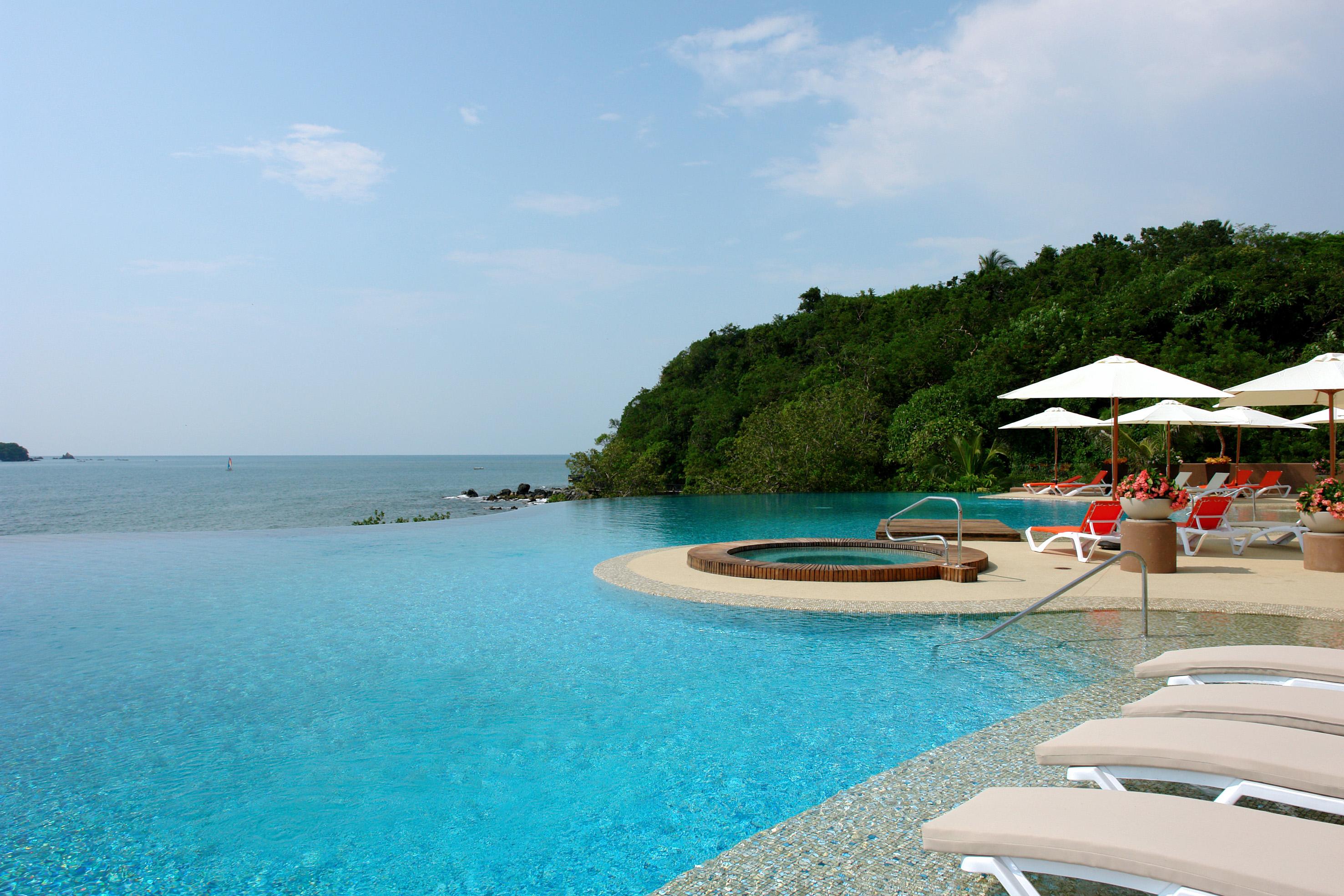 Azul Ixtapa Grand All Inclusive Suites - Spa & Convention Center Εξωτερικό φωτογραφία Infinity pool at the Pangkor Laut Resort