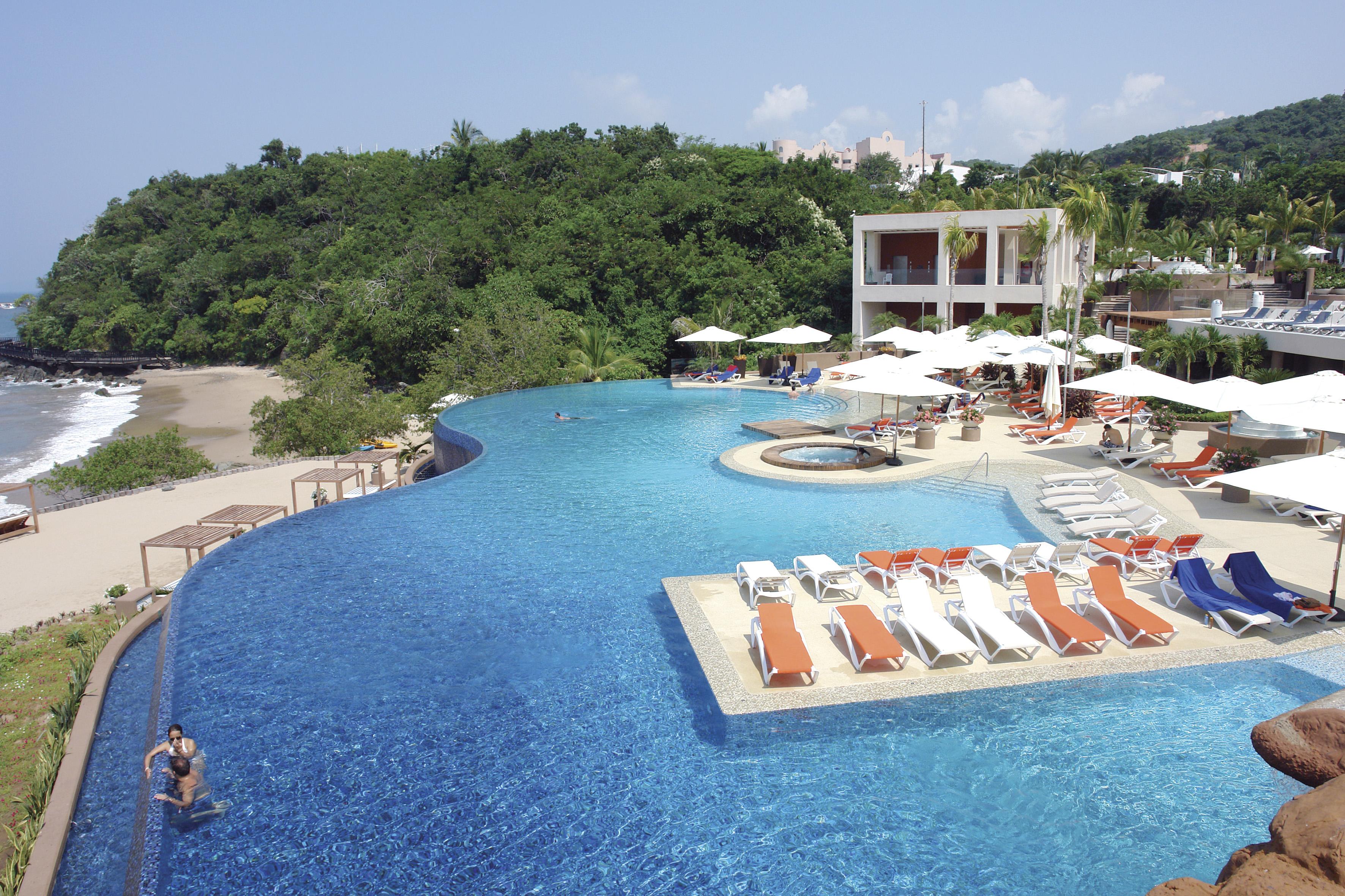 Azul Ixtapa Grand All Inclusive Suites - Spa & Convention Center Εξωτερικό φωτογραφία The pool at the Hard Rock Hotel