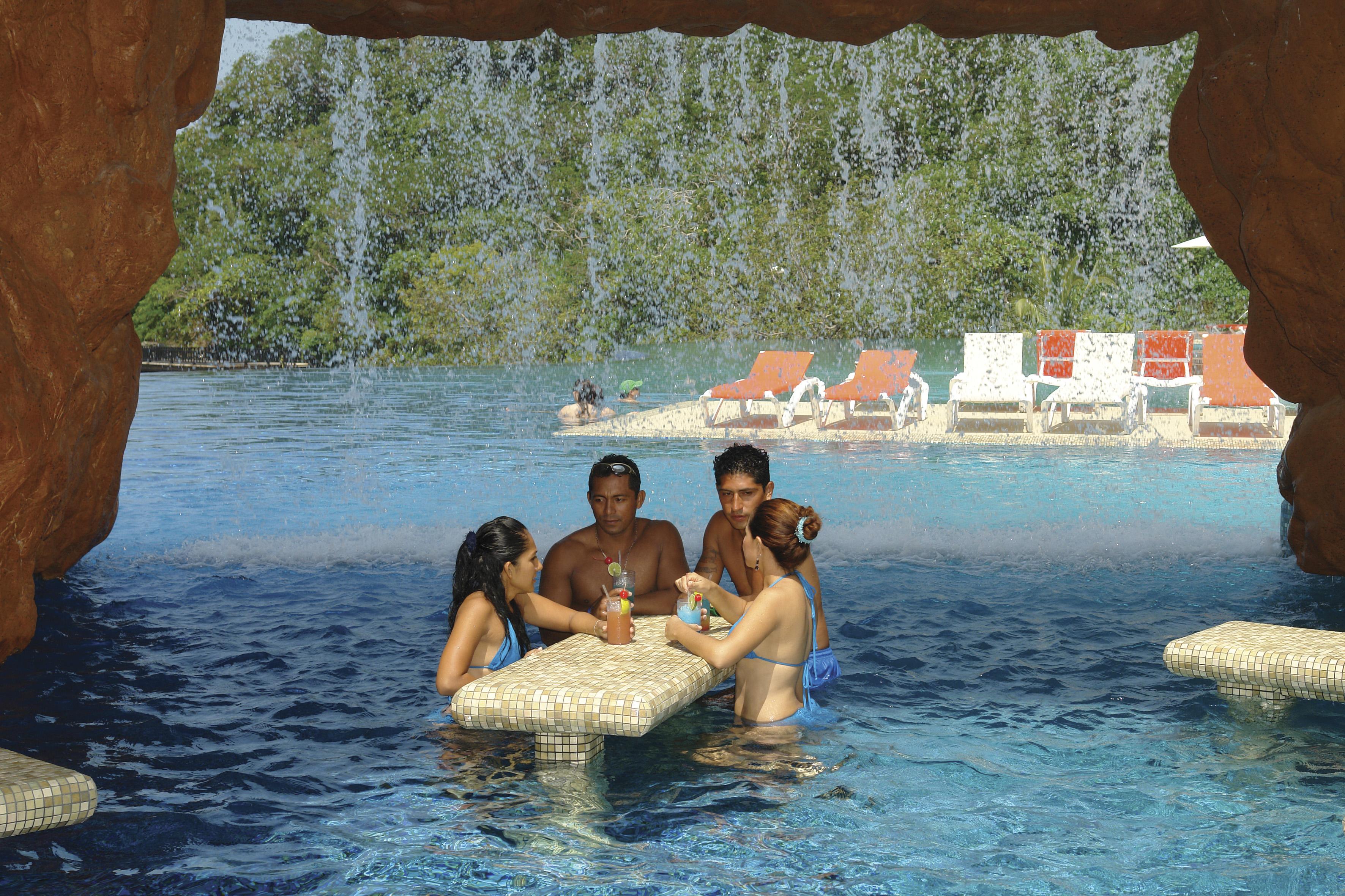 Azul Ixtapa Grand All Inclusive Suites - Spa & Convention Center Εξωτερικό φωτογραφία The swimming pool at the resort