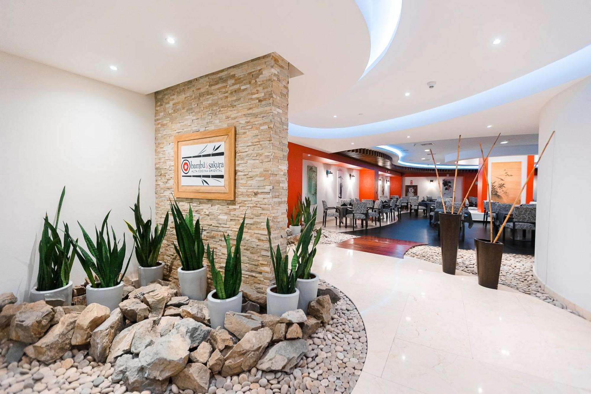 Azul Ixtapa Grand All Inclusive Suites - Spa & Convention Center Εξωτερικό φωτογραφία The interior of the airport